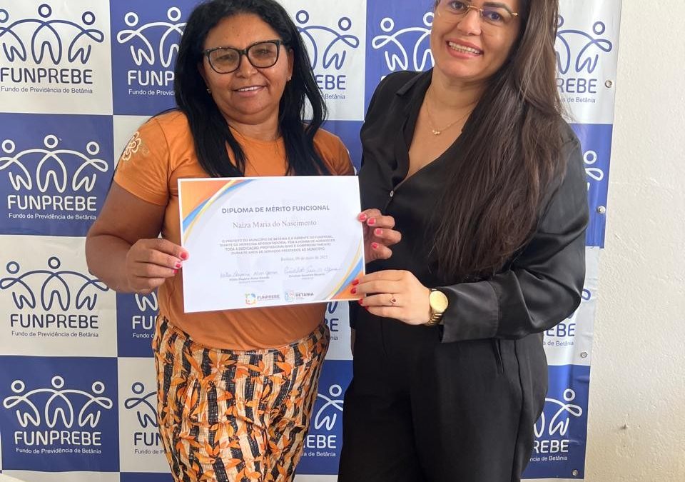 Entrega do Diploma de Mérito Funcional a Naiza Maria do Nascimento